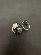 Load image into Gallery viewer, HAMMERED ring
